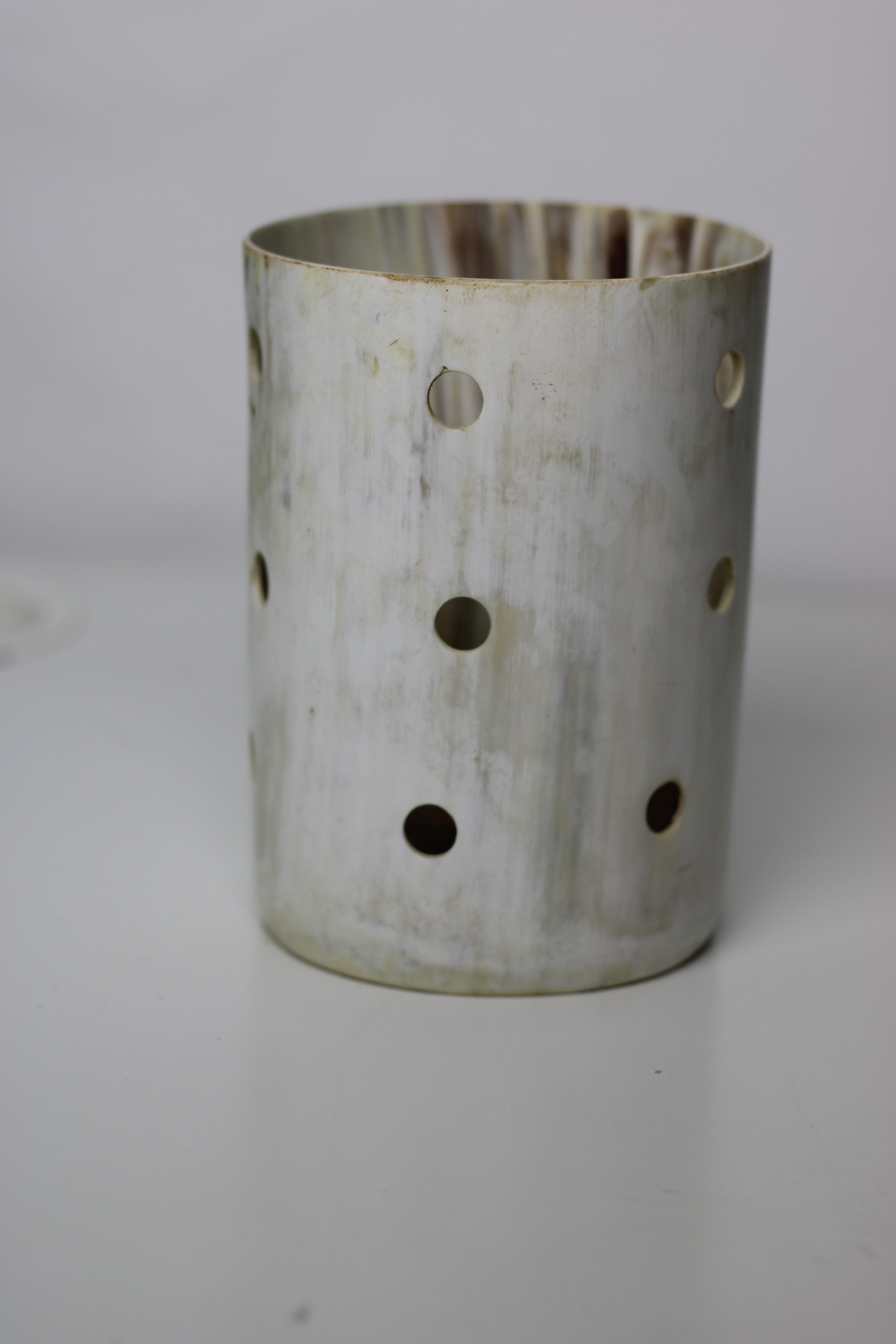 Cow Horn Column™ – Handcrafted Ugandan Horn Holder